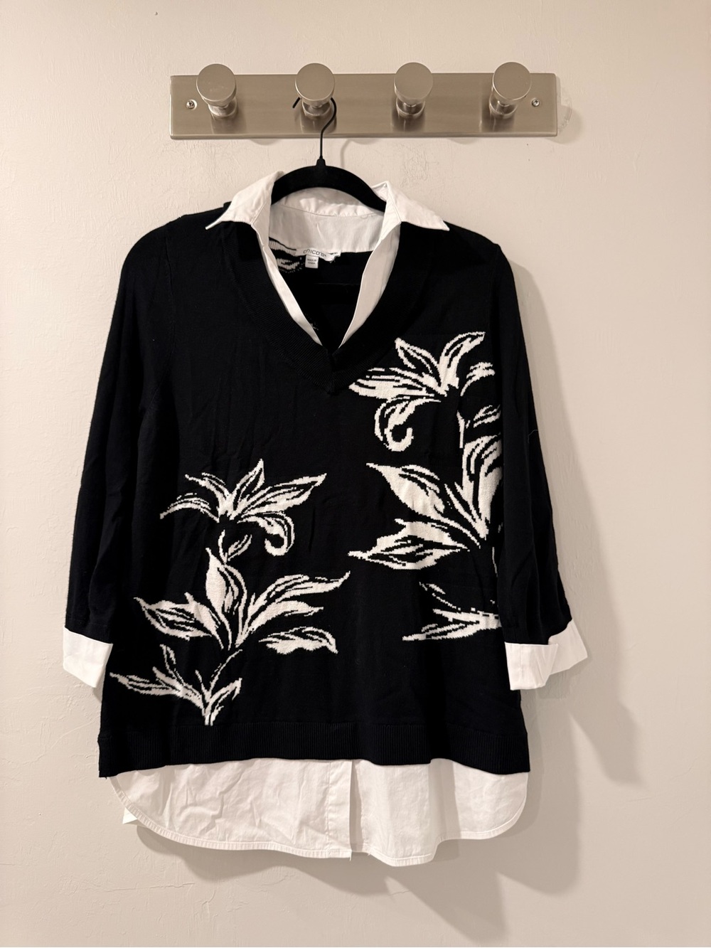 Chico’s Black White Floral Faux Layered V-Neck Sweater Top Size M